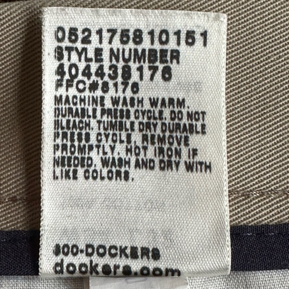 Dockers Classic Fit Khakis Pleated In Front.Deep Pockets Sz 34. 100% Cotton. - Picture 14 of 16